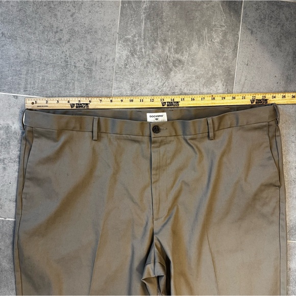 Dockers khaki flat front pant 48 waist 27.5 inseam - Picture 13 of 13